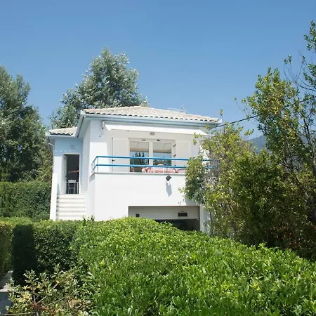 Feriehus Romantic Seafront Studio - Dream Garden Platanidia
