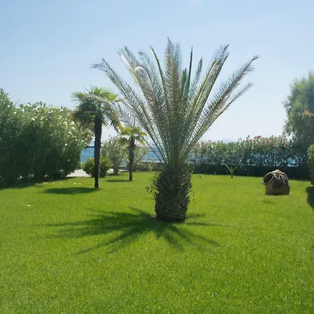 Romantic Seafront Studio - Dream Garden Platanidia