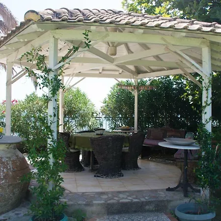 Tatil Evi Romantic Seafront Studio - Dream Garden