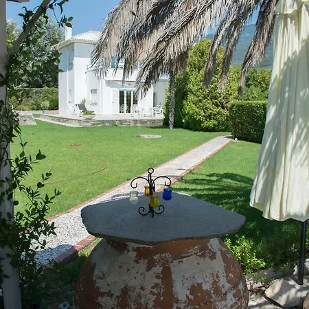 Romantic Seafront Studio - Dream Garden Tatil Evi *