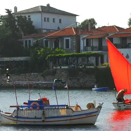 Tatil Evi Romantic Seafront Studio - Dream Garden Platanidia
