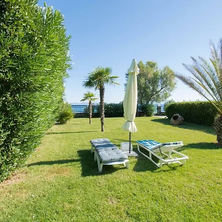 Romantic Seafront Studio - Dream Garden Platanidia