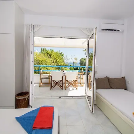 Romantic Seafront Studio - Dream Garden * Platanidia