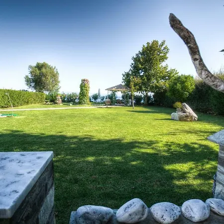 Romantic Seafront Studio - Dream Garden Tatil Evi