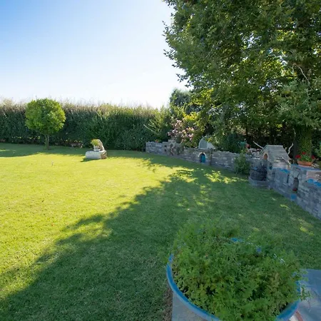 Romantic Seafront Studio - Dream Garden