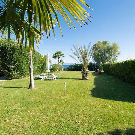 Romantic Seafront Studio - Dream Garden Platanidia