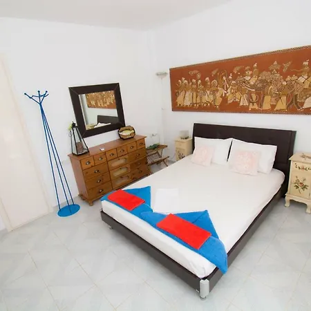Romantic Seafront Studio - Dream Garden *